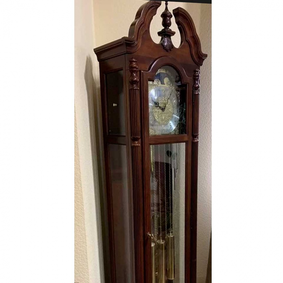 Механические напольные часы Howard Miller 610-895
