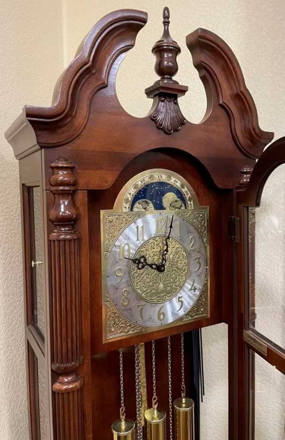 часы Howard Miller 610-895