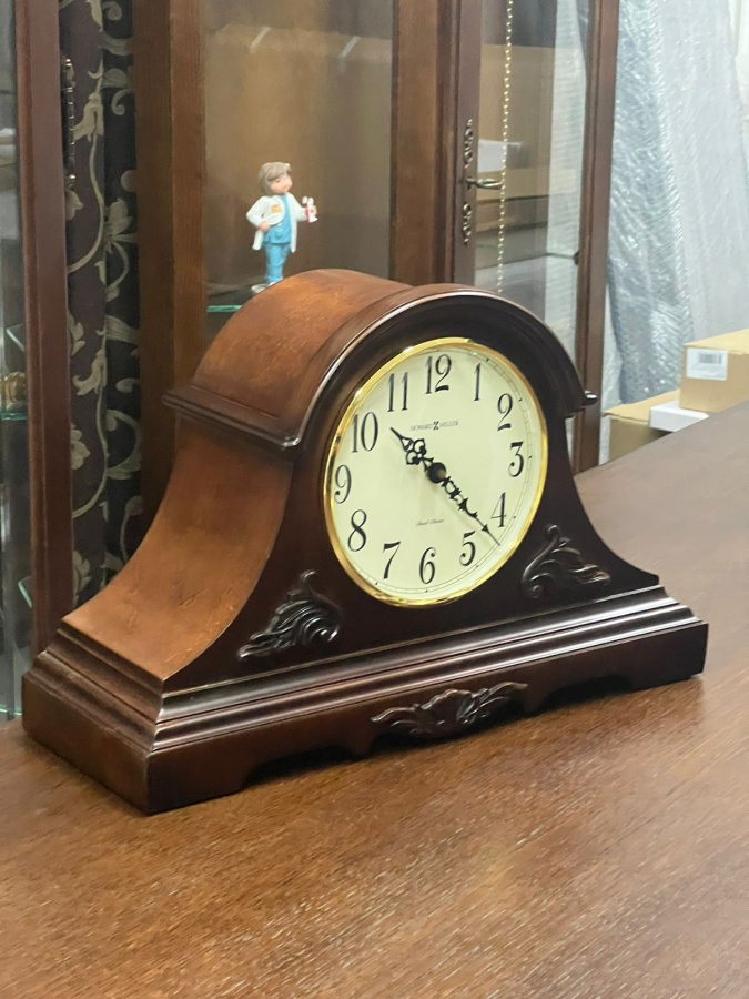 Настольные часы Howard Miller 635-127