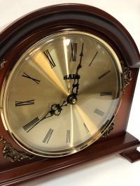 часы в деревянном корпусе SARS 0217-15