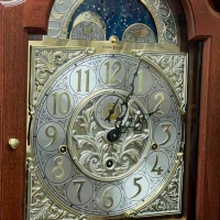 Напольные механические часы Howard Miller 610-948