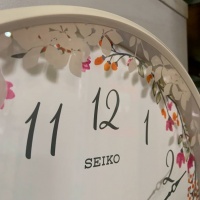 Настенные часы Seiko QXC238WN